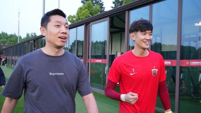 吻胸摸腿扒内裤激情视频真实